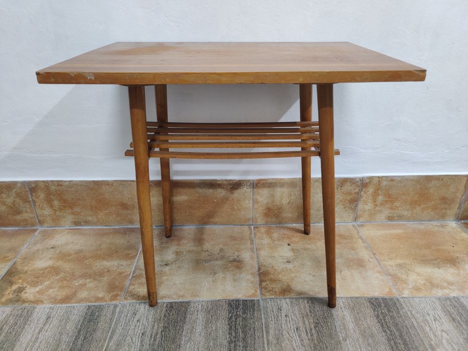 Журнальний столик