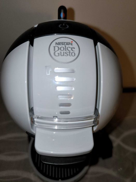 Máquina de café Dolce Gusto Mini Me, nova, com oferta de 3 chávenas
