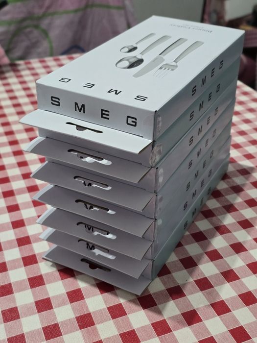 Conjunto talheres smeg
