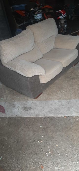 Dois Sofás em bom estado
