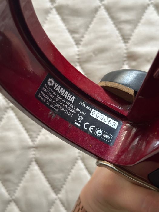 Yamaha EV205 5-String Electric Violin (silent)64174781766529123