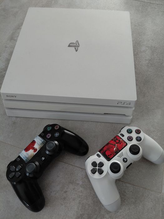 Sprzedam PS4 Pro