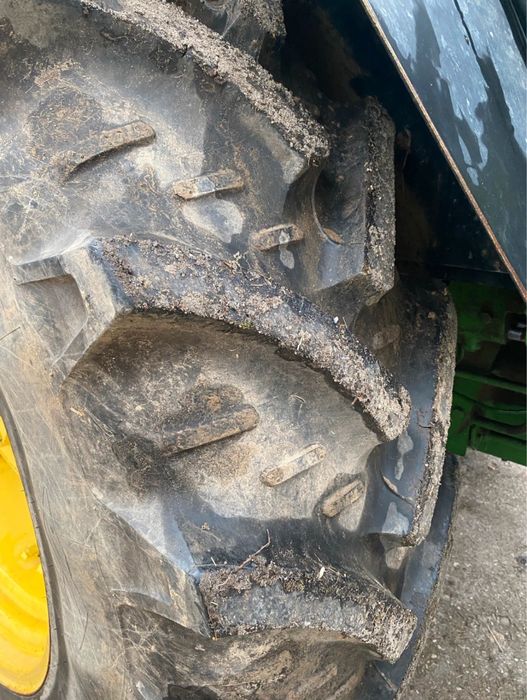 Трактор John Deere 3140
