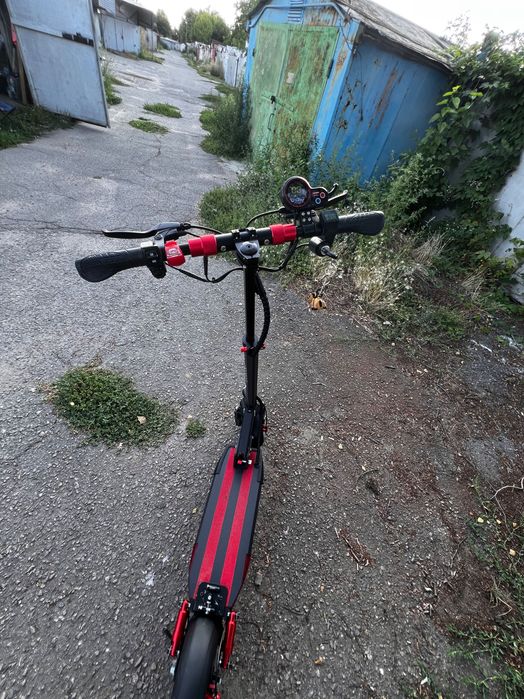 Продам Электросамокат Iscooty