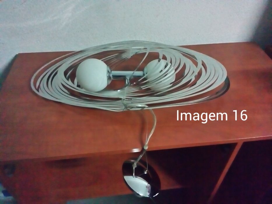 Vários artigos de decoração e iluminação