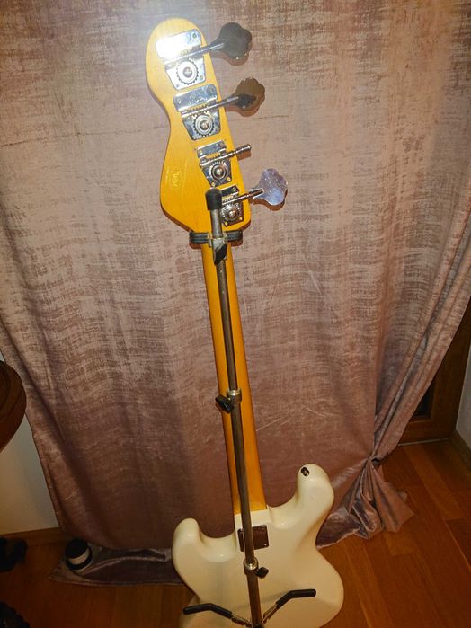 Gitara basowa vintage fretless