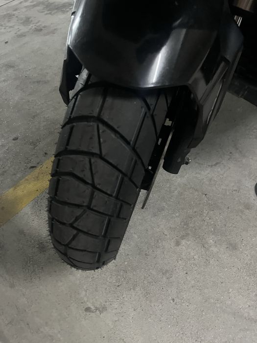 Honda ADV 350.