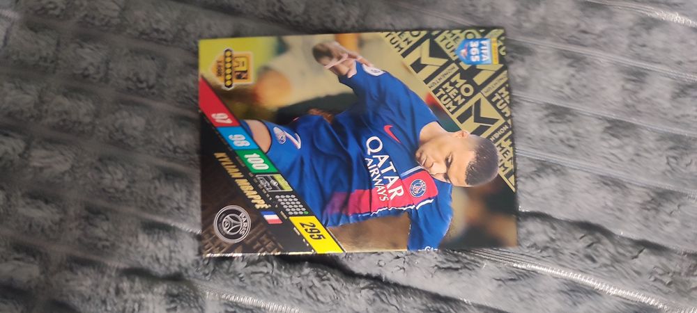 Szczęsny FCB /49 + Mbappe Momentum + 5 kart numerowanych + inne karty