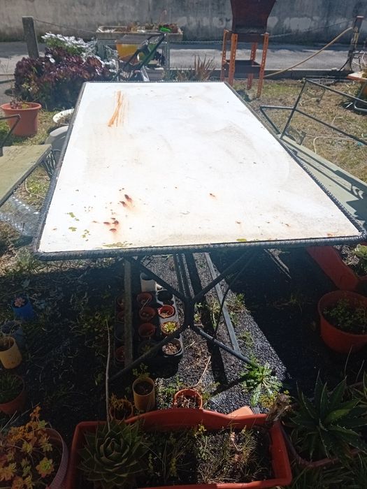 Mesa+bancos de jardim