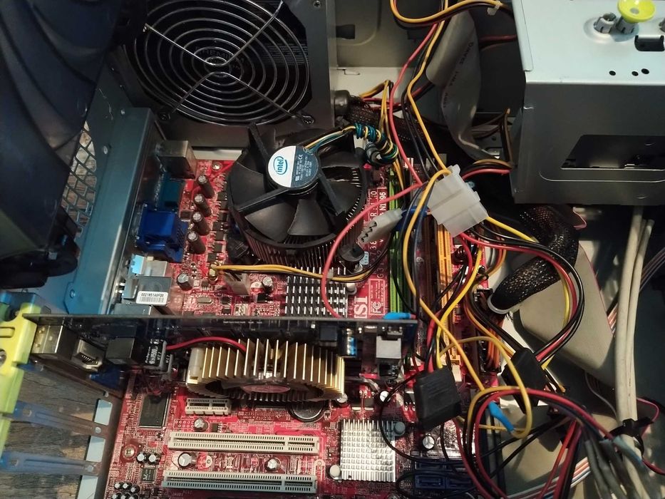 Komputer PC - Core 2 Duo E8400. 4GB RAM, GeForce 9400 GT (bez dysku)