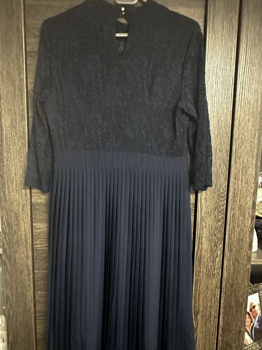 Sukienka  koronkowa plisowana