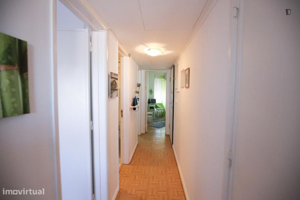 Cama - localizado em Amadora Lisbon