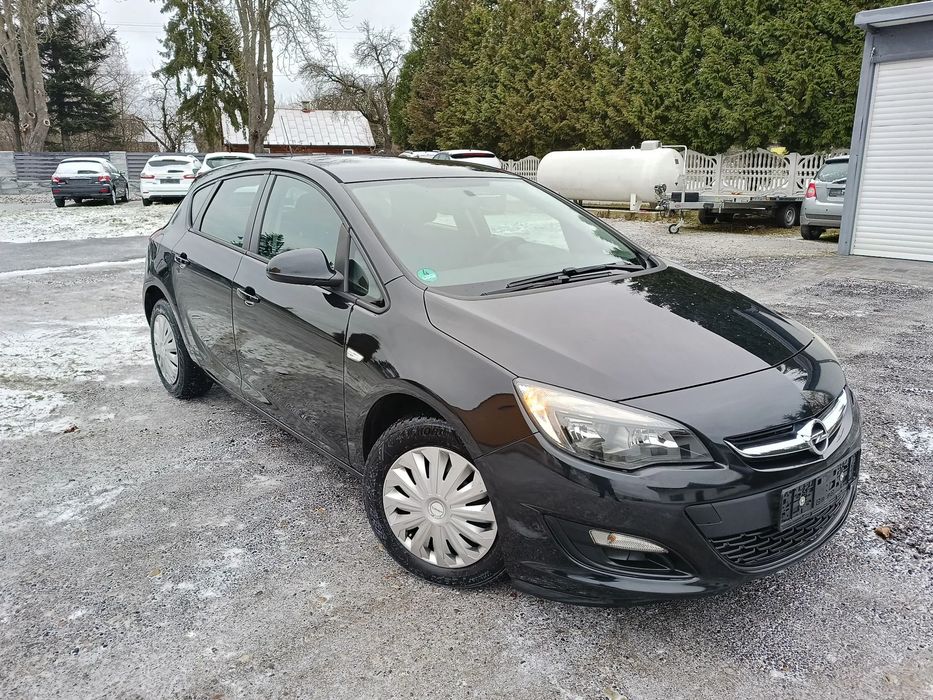 Opel Astra 2015r LIFT 1.6 16v 115km stary silnik !!! klima zadbana zdrowa opłaty