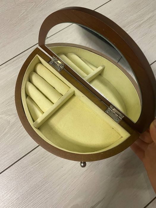 Скринька для прикрас, шкатулка