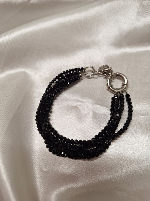 Bransoletka z czarnych kamieni