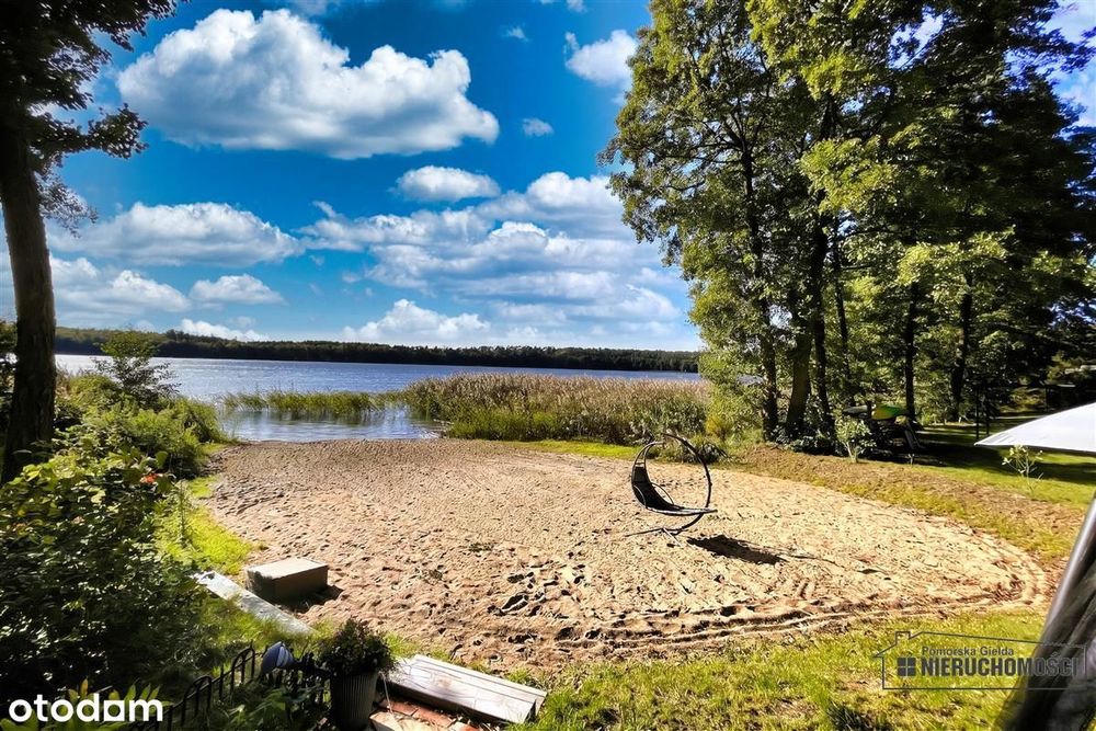 Dostęp do jeziora, plaża, teren i las. Dołgie.