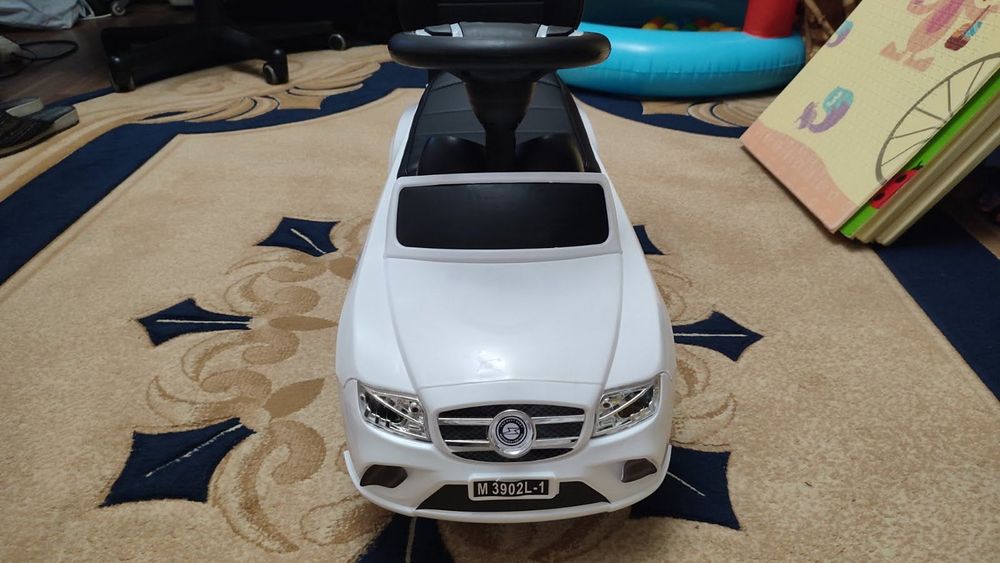 Машинка толокар Bambi нова