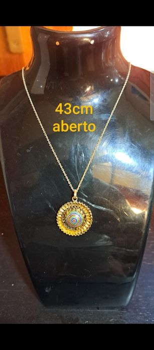Fios em Prata dourada contrastada.