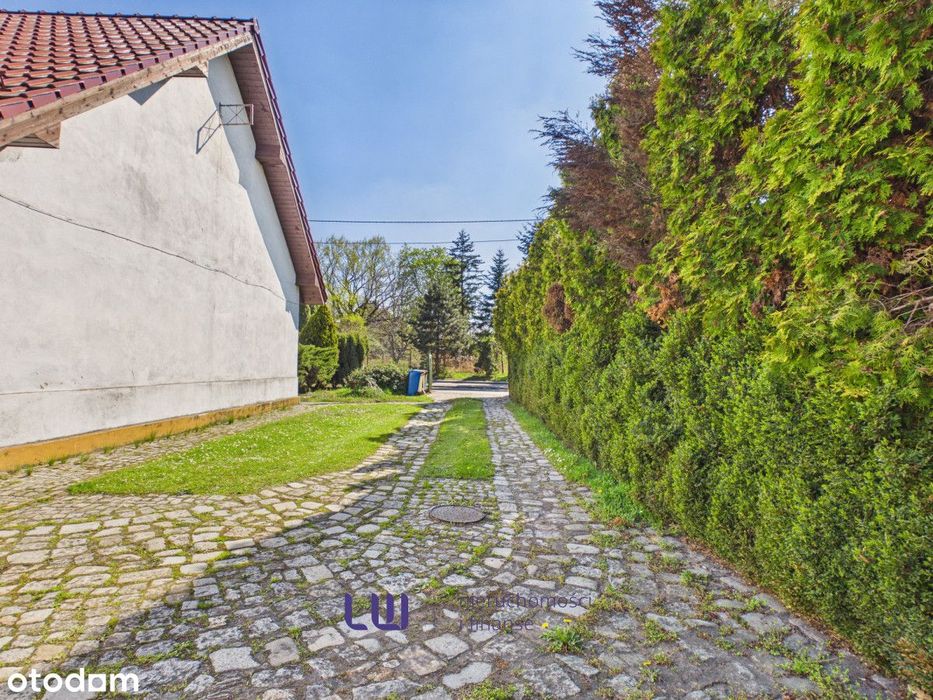 duża działka,możliwość rozbudowy,użytkowy strych