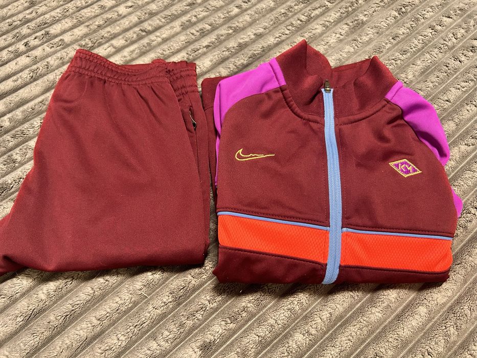 Dres dla dziewczynki 122-128 idealny stan NIKE