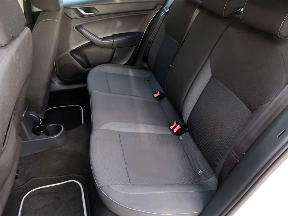 Skoda Rapid Spaceback — fotografia 10