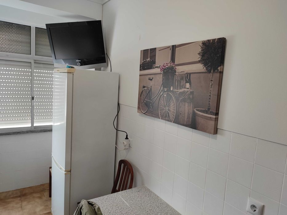 Alugo Quarto - Moita