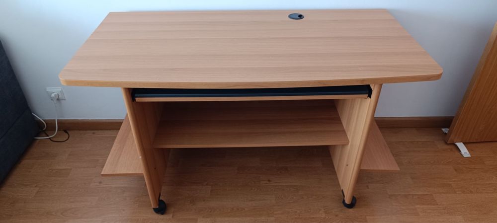 Secretaria praticamente nova