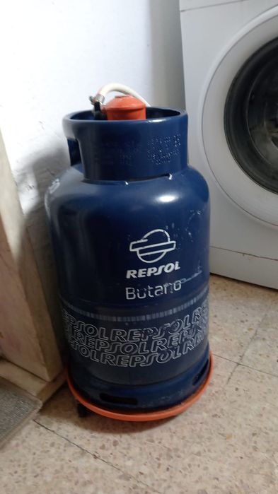 Bicicleta criança, mesa madeira,cadeira escritório, cooler, casco gás