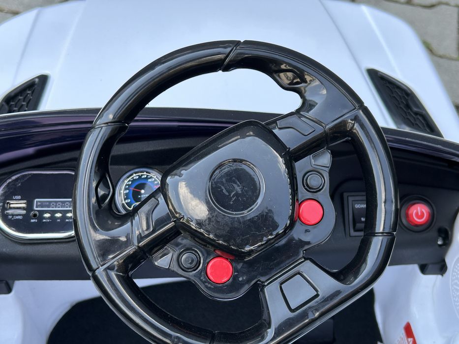 Auto na akumulator L1 Pilot MP3 LED Samochód Range Rover Biały