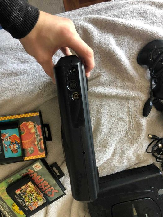 SEGA Mega Drive 16-BIT + 2 Comandos + Cabos