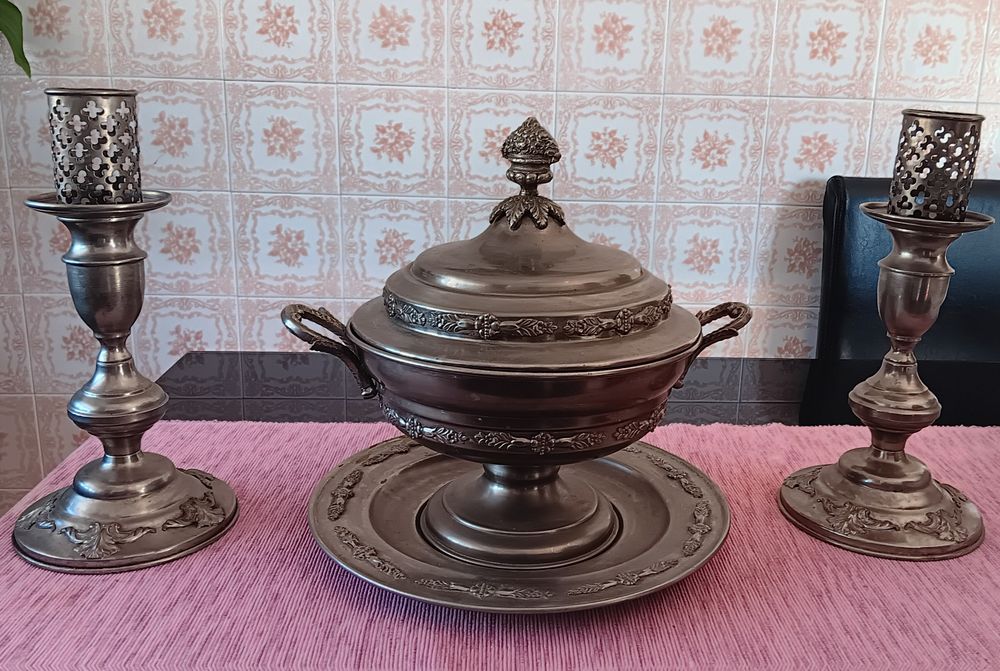 Terrina com 2 castiçais