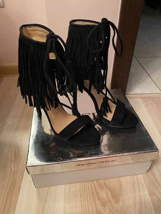 Buty szpilki frędzle