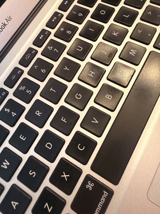 Model: MacBook Air 13-inch (Model A1466, EMC 2925)