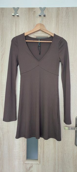 Krótka brązowa sukienka House