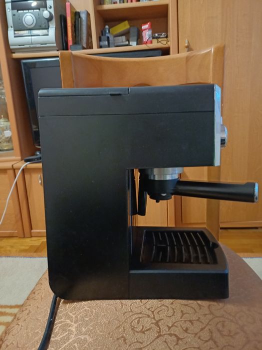 Автоматична кавоварка Saeco Poemia