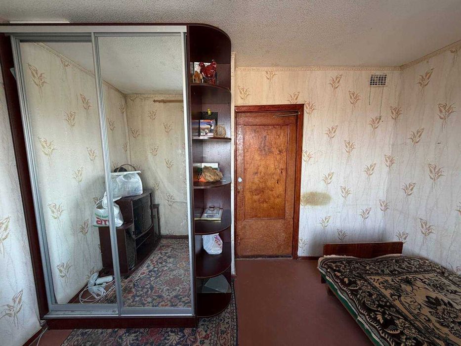 Чотирикімнатна квартира! Роздільне планування, низька ціна!