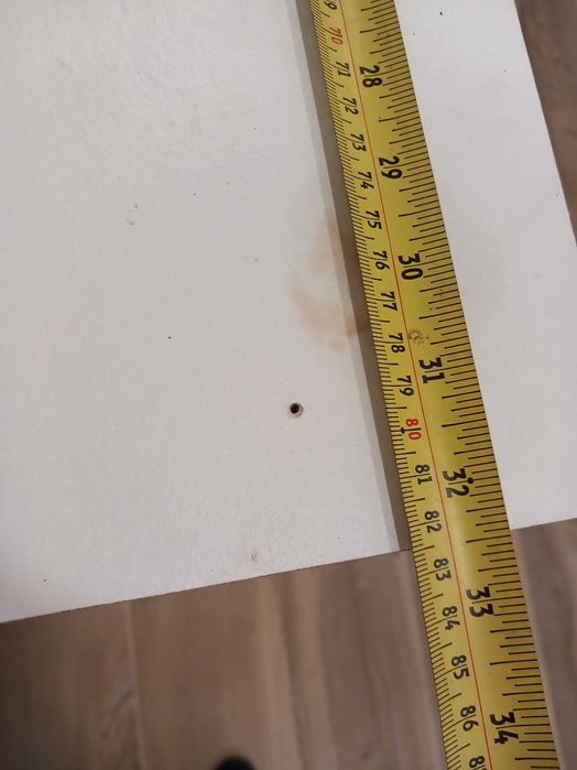 mesa em madeira e base em metal