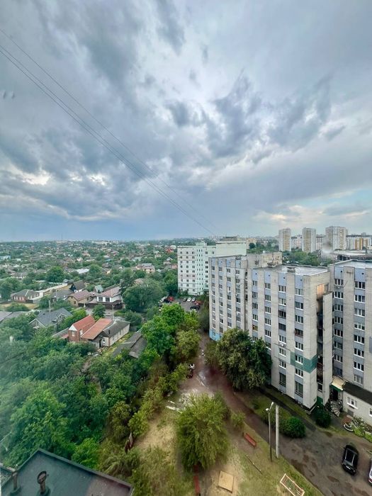 Продам 3 комнатную квартиру на Защитников Украины (87574)