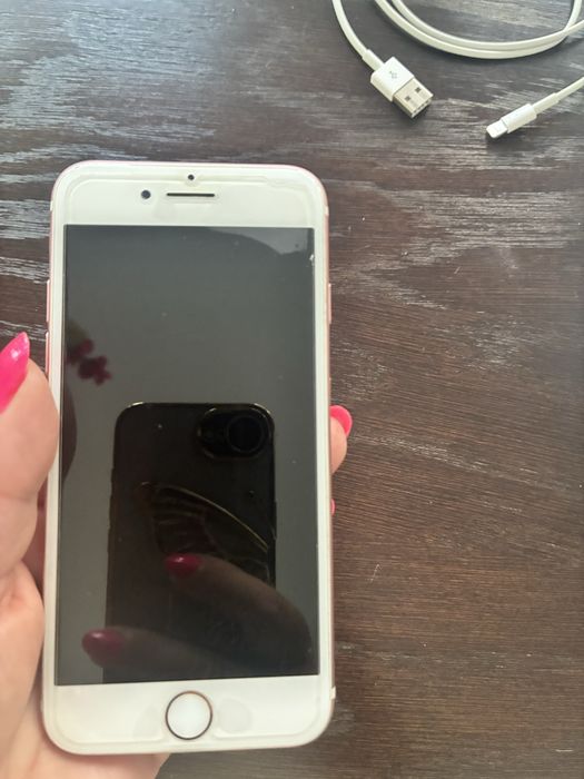 iPhone 7 sprzedam,pojemność baterii 83%