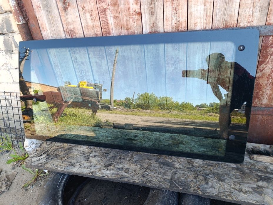 Скло Стекло Жабра Праве в Двері Механічне  Mercedes Vito  W 638 Оригін