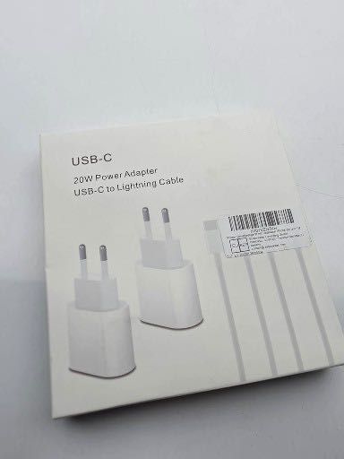 Ładowarkę sieciową USB-C o mocy 20W oraz kabel USB-C do Lightning