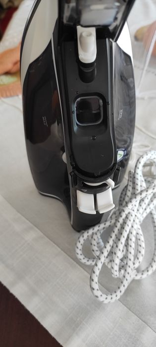 Ferro de engomar novo