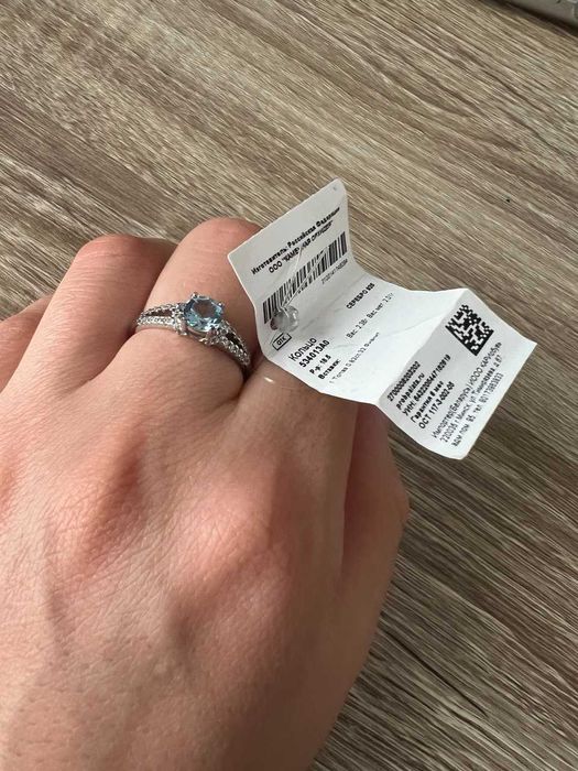 Srebrny pierścionek z prawdziwym topazem, próba 925. Rozmiar 18,5