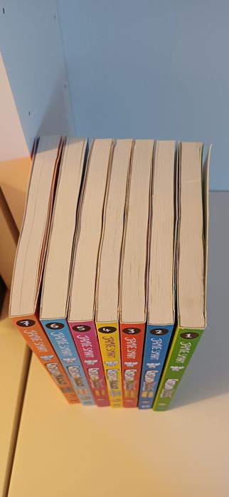 Livros Infantil COELHO VS MACACO