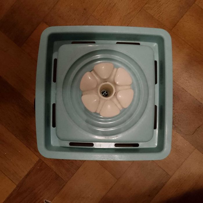 Фонтан-поилка для кота