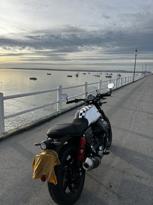 Moto Guzzy V7 Stone Ten 850 Nova