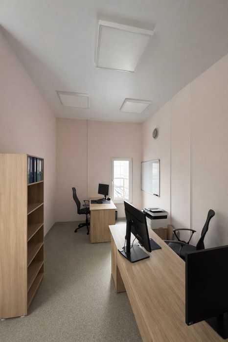 Оренда 4-поверхової офісної будівлі з закритою територією