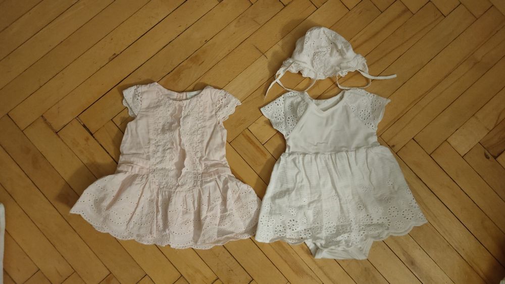 Komplet sukienek z czapeczką r.56
