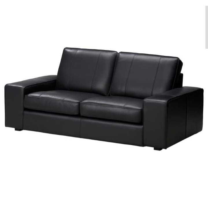 Sofá em pele preta