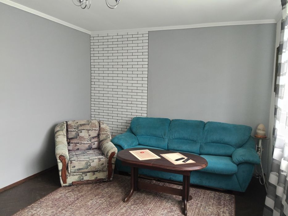 Продаж будинку 196 кв.м. (25 соток, гараж)
